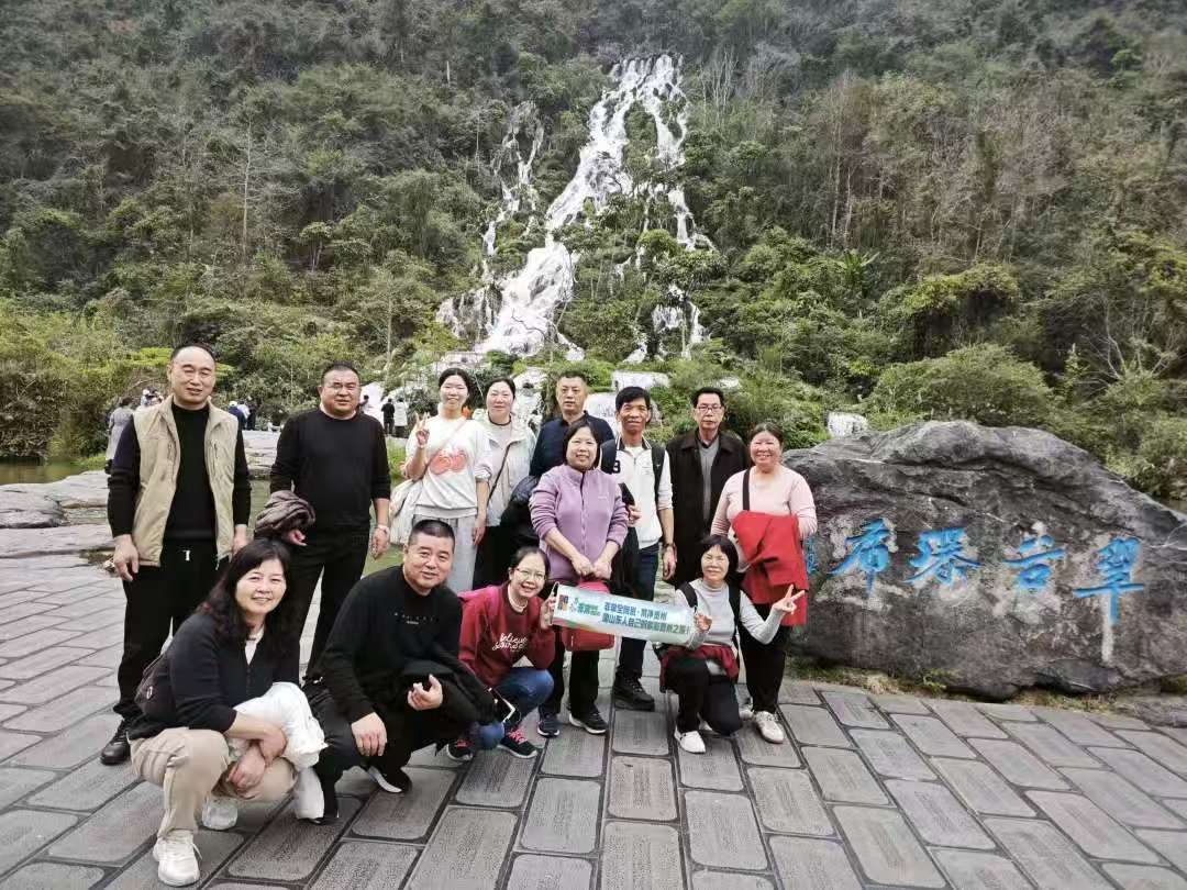 【梵净贵州】山东成团 黄果树瀑布、梵净山、 西江千户苗寨、小七孔、卡拉村、镇远古镇双飞六日游